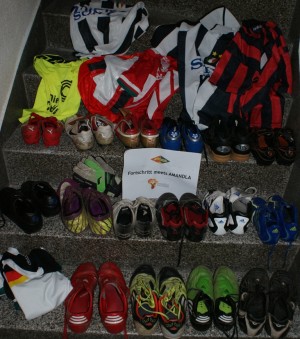 Und das ist zusammengekommen: Über 20 paar Schuhe und über 10 Triokts (Bild: Markus Elbers)